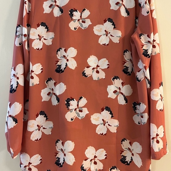 🟢 Ann Taylor Factory Petite Floral Wrap Blouse Size Large Petite - Picture 3 of 5